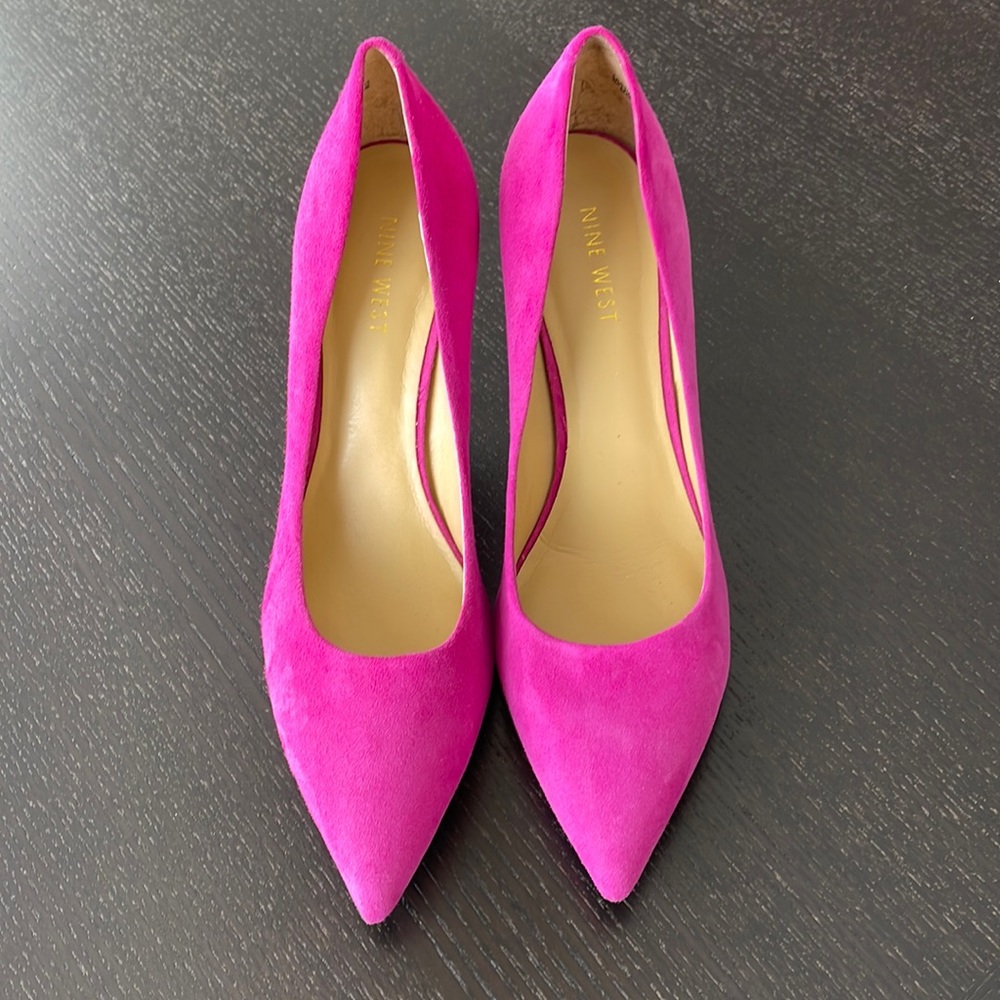 Nine West bright pink pointy toe suede pumps